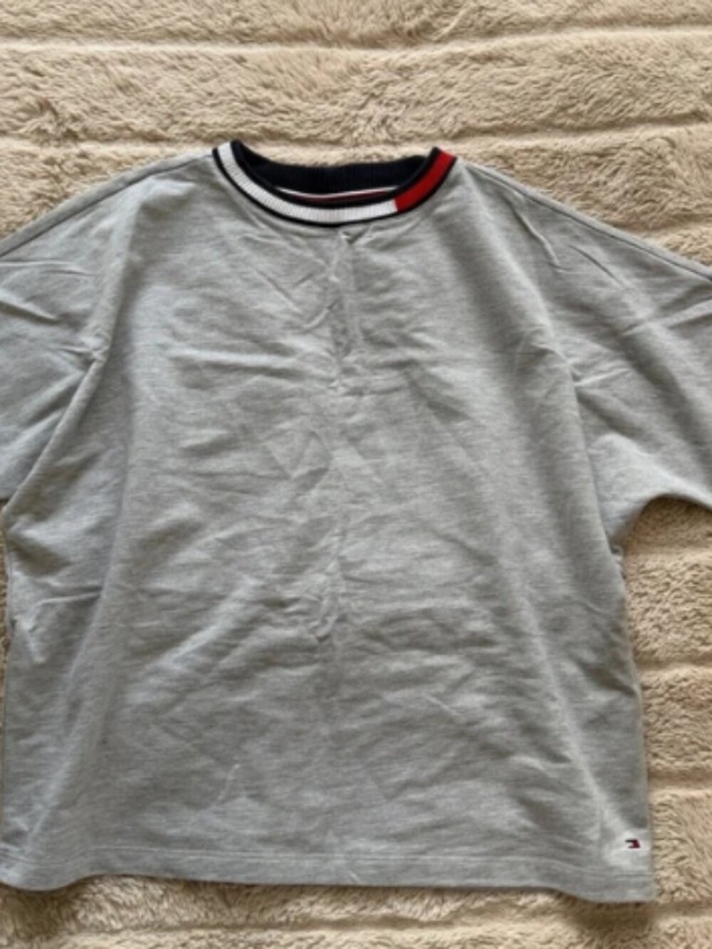 Tommy Hilfiger grey boxy t-shirt 🧼